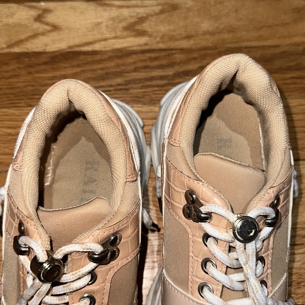 Shoes - Picture 6 of 7